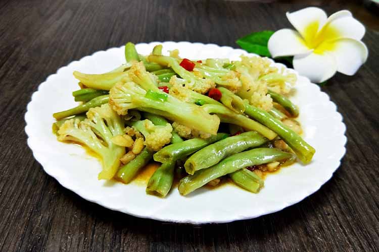 “Stir-Fried Cauliflower and Green Beans": final result